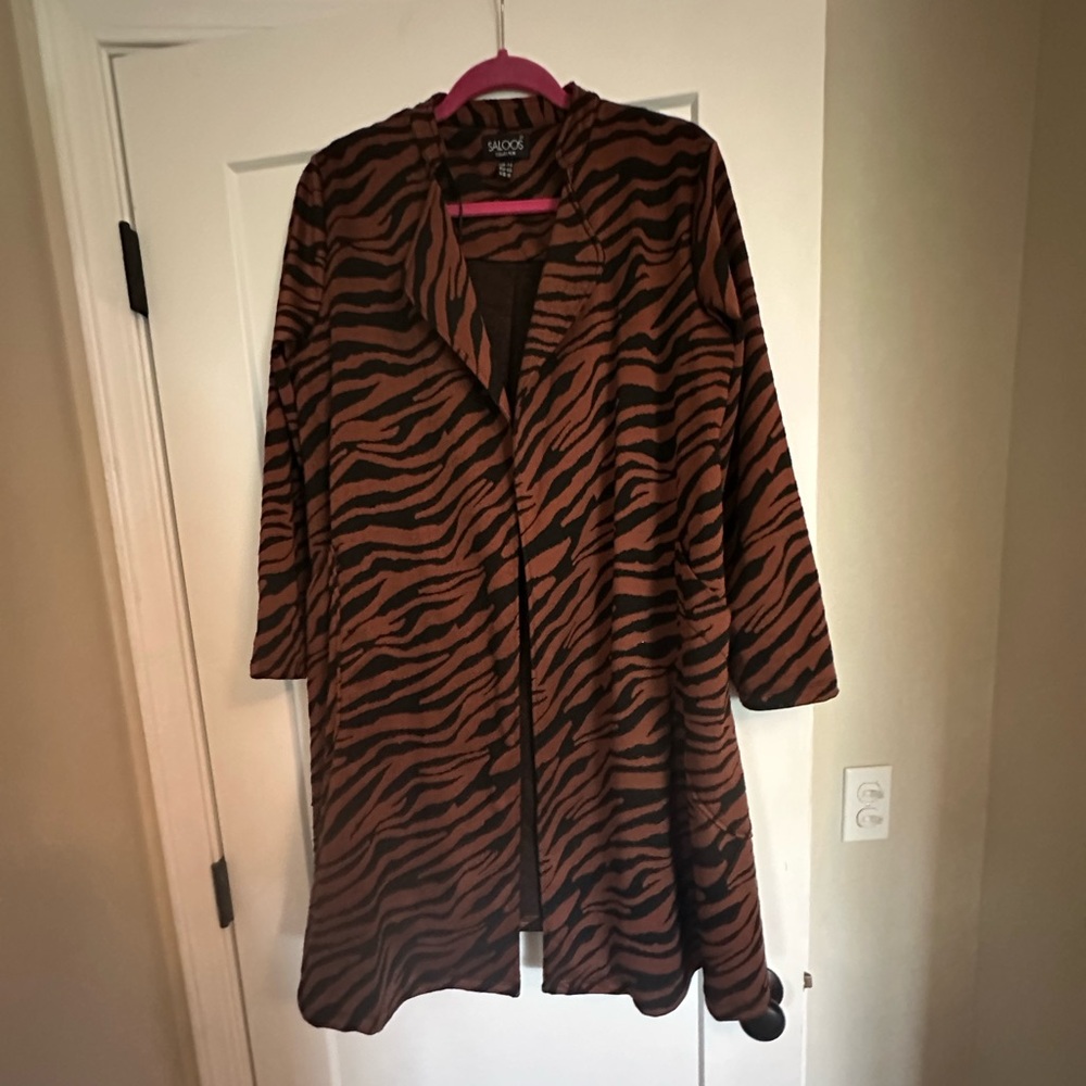 Tiger Intarsia topper. NWOT